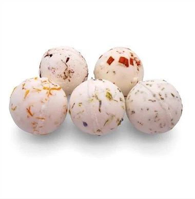 Истинска изсушена розова венчелистчета бомба за баня