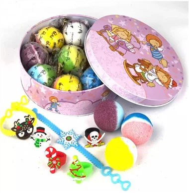 Коледни бомби за баня с играчки вътре